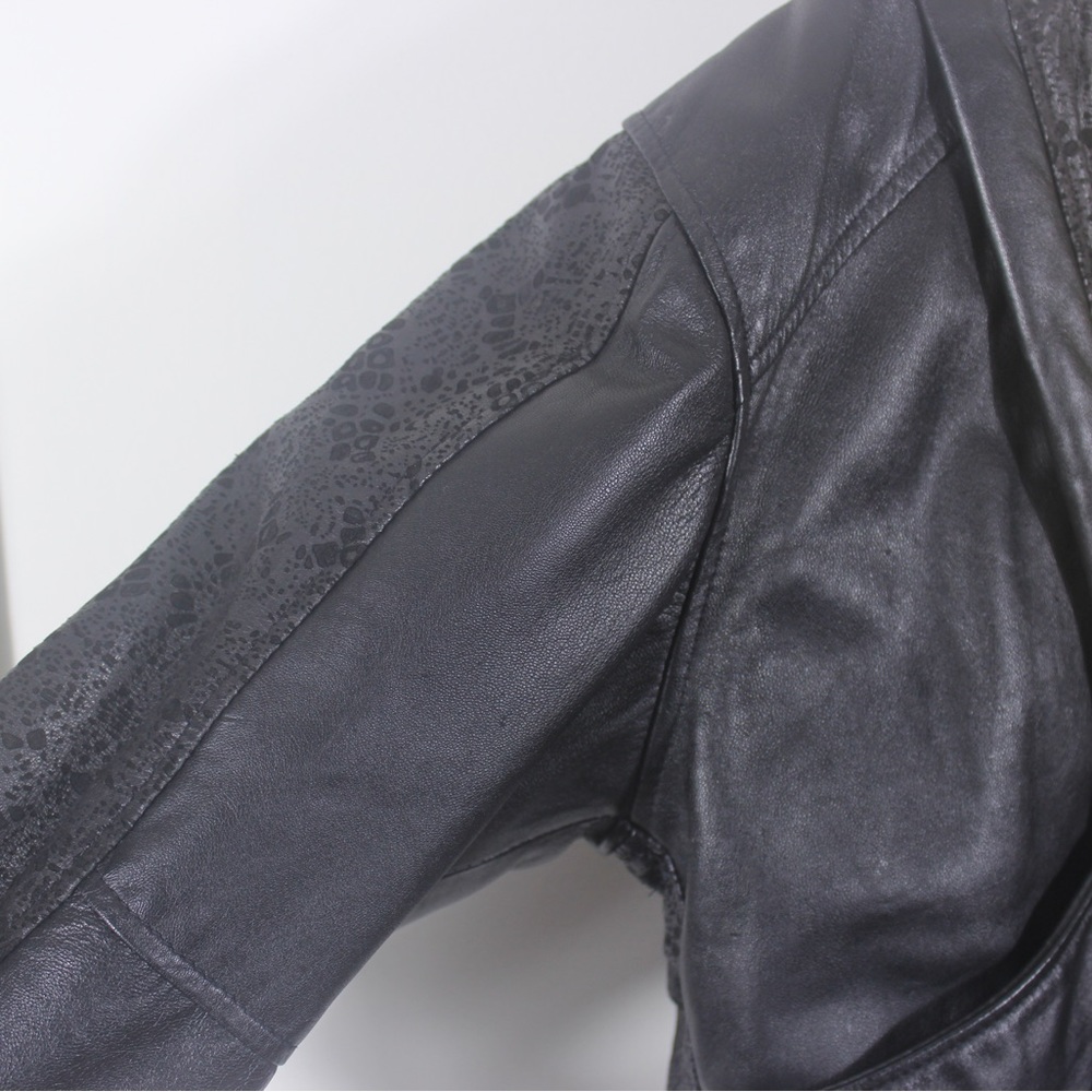 1980’s Italian Vintage Black Leather Bomber Jacket with Shearling Collar Sheep - Picture 4 of 10